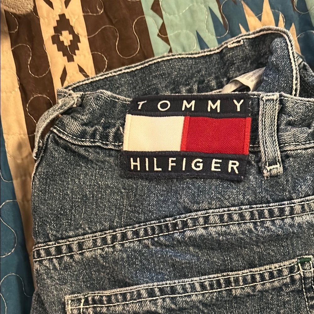Tommy Hilfiger Blue Jeans with Straight-Leg Cut and Distressed Details